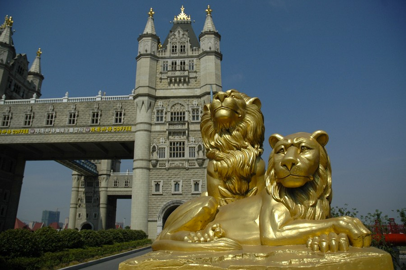 Illustration for article titled Hey, It's the London Tower Bridge...in China